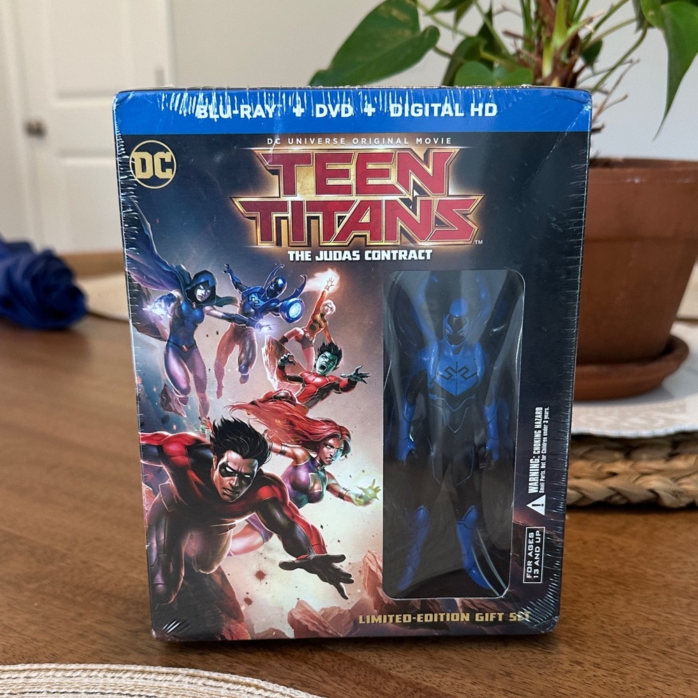 DC Teen Titans: The Judas Contract Gift Set - Blue and Red